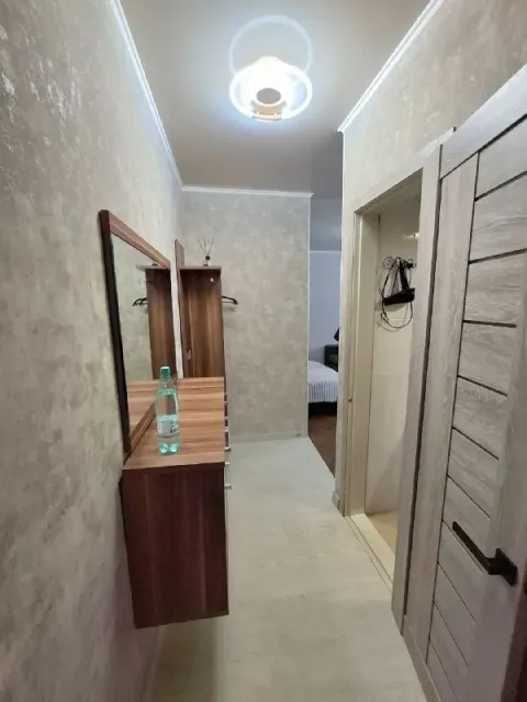 Продам 1-к квартиру в центре, ул. Курчатова, г. Луганск. 1/5 эт, 30 м2 общ. Площадь окна выходят во... - фотография