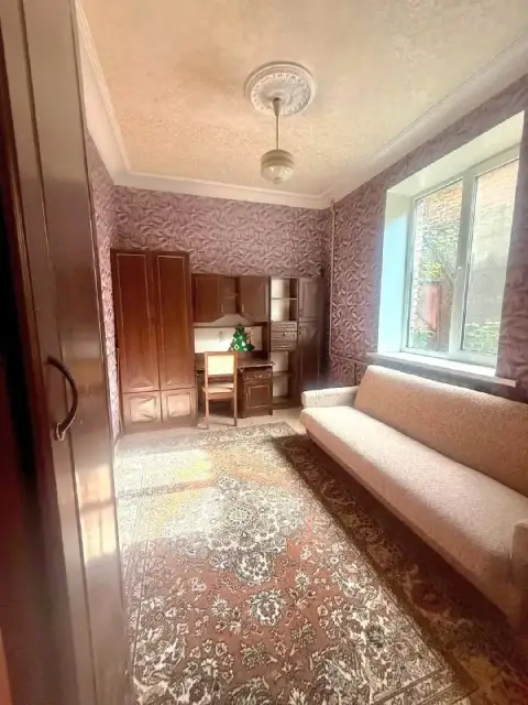 Продам 2-к квартиру на городке ор, ул. Годуванцева,
Г. Луганск.
1/3 Эт.
44,4 М2 общая площадь, потол... - фотография