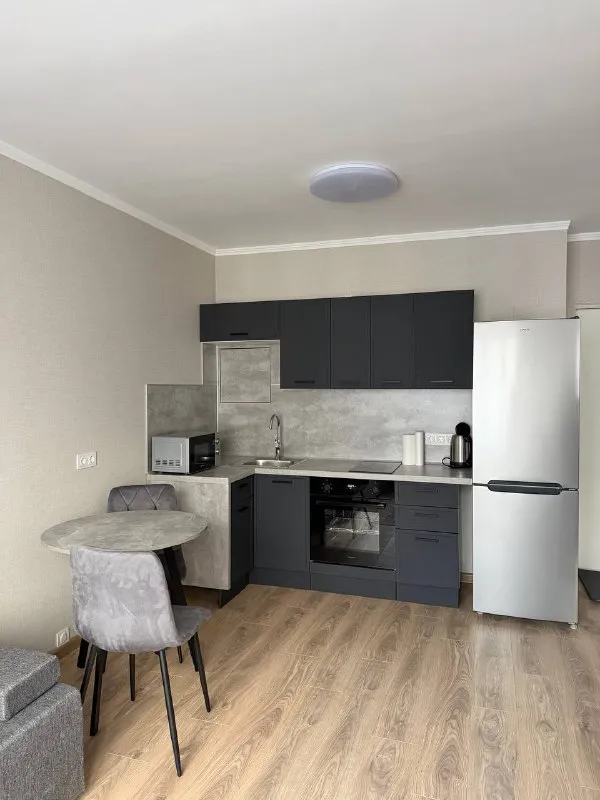 1-Комн квартира, 31.9 м²
М домодедовская

• 15 Мин на транспорте
• 10 Этаж из 17
• Видное, кв-л центральный 9, на карте

45 000 ₽/Мес, без комиссии
Большой гайд по аренде

Холодильник • стиральная машина • интернет • мебель • с животными • лифт • телевизор • кондиционер • посудомойка • с детьми • мусоропровод • консьерж

Собственник. Квартира сдается впервые, от собственников (семейная пара). Новый ремонт, техника, мебель. Готова к сдаче, можно заселяться. Сдаем на долгий срок, от года. Окна выходят на парковку. Залог 45000 рублей (можно разделить на 2 месяца). Ком. Услуги - оплата по счетчикам соседняя дверь от подъезда - вб; рядом кофейни, магазины. Работают все доставки

Katya, написать
Уровень доверия средний 🆗
Выложить квартиру бесплатно - фотография - 2