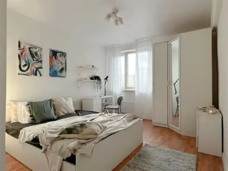 Комната, 15 м²
М крестьянская застава

• 5 Мин пешком
• 4-Комнатная квартира
• 2 Этаж из 12
• Ул марксистская 38, на карте

42 000 ₽/Мес, без комиссии
Большой гайд по аренде

Холодильник • стиральная машина • интернет • мебель • лифт • мусоропровод • консьерж • посудомойка • кондиционер • с животными • с детьми • телевизор

Таганский район
Чистота 4.38 транспорт 4.61
Парки и скверы 3.31

Агент. Панельный дом (1990г. Постройки). Хороший, чистый подъезд, 2 лифта, есть консьерж. Район с развитой инфраструктурой, рядом с домом много тц, продуктовые, фитнес-клубы. В стоимость включено: безлимитный wi-fi, еженедельная уборка общих зон, вся необходимая техника. Йога, английский, мероприятия внутри комьюнити коливинга.

Elena, написать
Уровень доверия средний 🆗
Выложить квартиру бесплатно - фотография - 1