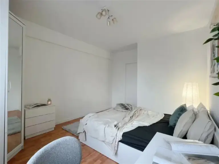 Комната, 15 м²
М крестьянская застава

• 5 Мин пешком
• 4-Комнатная квартира
• 2 Этаж из 12
• Ул марксистская 38, на карте

42 000 ₽/Мес, без комиссии
Большой гайд по аренде

Холодильник • стиральная машина • интернет • мебель • лифт • мусоропровод • консьерж • посудомойка • кондиционер • с животными • с детьми • телевизор

Таганский район
Чистота 4.38 транспорт 4.61
Парки и скверы 3.31

Агент. Панельный дом (1990г. Постройки). Хороший, чистый подъезд, 2 лифта, есть консьерж. Район с развитой инфраструктурой, рядом с домом много тц, продуктовые, фитнес-клубы. В стоимость включено: безлимитный wi-fi, еженедельная уборка общих зон, вся необходимая техника. Йога, английский, мероприятия внутри комьюнити коливинга.

Elena, написать
Уровень доверия средний 🆗
Выложить квартиру бесплатно - фотография - 2