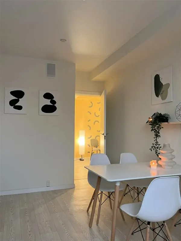 Комната, 15 м²
М крестьянская застава

• 5 Мин пешком
• 4-Комнатная квартира
• 2 Этаж из 12
• Ул марксистская 38, на карте

42 000 ₽/Мес, без комиссии
Большой гайд по аренде

Холодильник • стиральная машина • интернет • мебель • лифт • мусоропровод • консьерж • посудомойка • кондиционер • с животными • с детьми • телевизор

Таганский район
Чистота 4.38 транспорт 4.61
Парки и скверы 3.31

Агент. Панельный дом (1990г. Постройки). Хороший, чистый подъезд, 2 лифта, есть консьерж. Район с развитой инфраструктурой, рядом с домом много тц, продуктовые, фитнес-клубы. В стоимость включено: безлимитный wi-fi, еженедельная уборка общих зон, вся необходимая техника. Йога, английский, мероприятия внутри комьюнити коливинга.

Elena, написать
Уровень доверия средний 🆗
Выложить квартиру бесплатно - фотография - 5