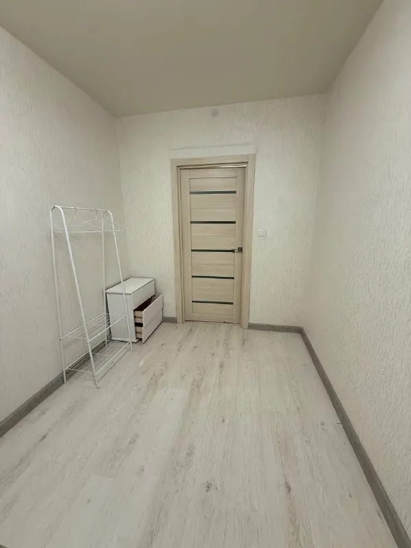 Комната, 11.5 м²
М народное ополчение

• 5 Мин пешком
• 3-Комнатная квартира
• 3 Этаж из 5
• Ул демьяна бедного 3 к2, на карте

30 000 ₽/Мес, без комиссии
Большой гайд по аренде

Холодильник • стиральная машина • интернет • мебель • телевизор • посудомойка • кондиционер • с животными • с детьми • мусоропровод • лифт • консьерж

Район хорошёво-мнёвники
Чистота 4.06 транспорт 4.47
Парки и скверы 3.70

Субаренда. Аренда. Субаренда. Комната м народное ополчение ул демьяна бедного 3 к2 30 000 /мес, без комиссии холодильник, стиральная машина, интернет мебель, телевизор аренда. Субаренда. На долгий срок, в соседях хотели бы видеть девушку. Ку в месяц +-2500. Залог 15 тыс. Рядом с домом есть все необходимое. Автобусная остановка напротив дома, метро близко. © предоплату до просмотра просят только мошенники!

𝓣𝓪𝓽𝓪𝓻𝓲𝓷, написать
Уровень доверия низкий ⚠️
Выложить квартиру бесплатно - фотография - 4