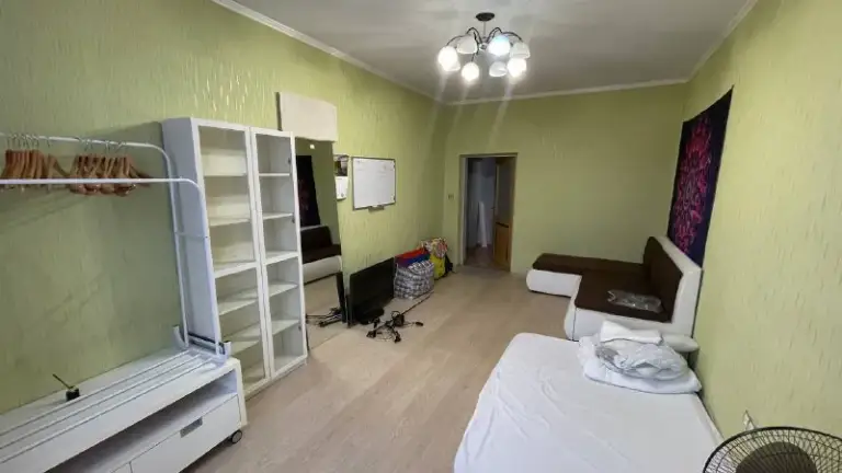 Комната, 20 м²
М измайлово
• 5 Мин пешком
• 3-Комнатная квартира
• 5 Этаж из 5
• Проезд окружной 11 к5, на карте
31 000 ₽/Мес, без комиссии
Большой гайд по аренде
Холодильник • стиральная машина • интернет • мебель • посудомойка • кондиционер • с животными • с детьми • телевизор • мусоропровод • лифт • консьерж
Район соколиная гора
Чистота 4.10 транспорт 4.30
Парки и скверы 4.26
Субаренда. Соседи: два мужчинки виктор и серж. Мы занимаемся танцами, преподаём, увлекаемся спортом, часто путешествуем по работе. Я также снимаю видео и немного диджею. Кого ищем? Чистоплотного, позитивного и открытого человека, в идеале из творческой среды.
Витя, написать
Уровень доверия средний 🆗
Выложить квартиру бесплатно - фотография - 2