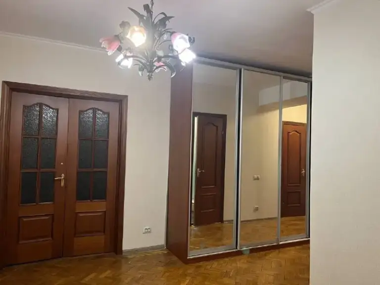 Комната, 13.9 м²
М вднх

• 7 Мин пешком
• 3-Комнатная квартира
• 4 Этаж из 12
• Ул кибальчича 2 к1, на карте

35 000 ₽/Мес, без комиссии
Большой гайд по аренде

Стиральная машина • интернет • мебель • холодильник • с животными • лифт • мусоропровод • посудомойка • кондиционер • с детьми • телевизор • консьерж

Алексеевский район
Чистота 4.43 транспорт 4.84
Парки и скверы 4.63

Субаренда. Рассмотрю адекватного представителя человеческого сообщества, без загонов. Предпочтительно, девушки, на длительный срок. Со мной живет шпиц, приветствуются другие небольшие собачки. В квартире есть два балкона, окна выходят и во двор и на аллею. Стоимость залога 35.000 тысяч( можно разбить), коммуналка где-то до 2000 максимум, интернет 700 рублей.

Yana, написать
Уровень доверия средний 🆗
Выложить квартиру бесплатно - фотография - 3
