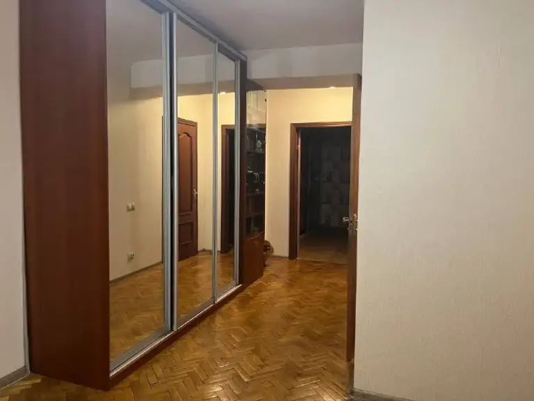 Комната, 13.9 м²
М вднх

• 7 Мин пешком
• 3-Комнатная квартира
• 4 Этаж из 12
• Ул кибальчича 2 к1, на карте

35 000 ₽/Мес, без комиссии
Большой гайд по аренде

Стиральная машина • интернет • мебель • холодильник • с животными • лифт • мусоропровод • посудомойка • кондиционер • с детьми • телевизор • консьерж

Алексеевский район
Чистота 4.43 транспорт 4.84
Парки и скверы 4.63

Субаренда. Рассмотрю адекватного представителя человеческого сообщества, без загонов. Предпочтительно, девушки, на длительный срок. Со мной живет шпиц, приветствуются другие небольшие собачки. В квартире есть два балкона, окна выходят и во двор и на аллею. Стоимость залога 35.000 тысяч( можно разбить), коммуналка где-то до 2000 максимум, интернет 700 рублей.

Yana, написать
Уровень доверия средний 🆗
Выложить квартиру бесплатно - фотография - 4