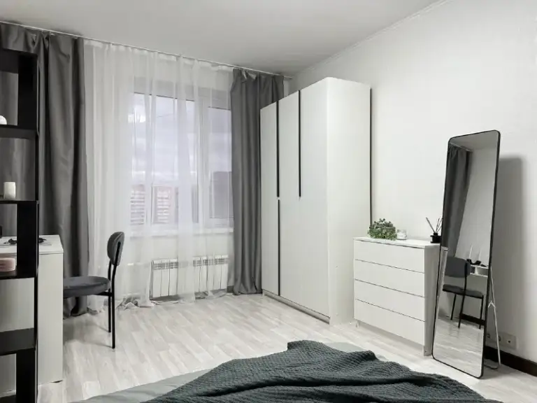Комната, 14 м²
М достоевская
• 11 Мин пешком
• 3-Комнатная квартира
• 12 Этаж из 12
• Ул образцова 8а, на карте
48 000 ₽/Мес, без комиссии
Большой гайд по аренде
Холодильник • стиральная машина • интернет • мебель • мусоропровод • лифт • посудомойка • кондиционер • с животными • с детьми • телевизор • консьерж
Район марьина роща
Чистота 3.96 транспорт 4.19
Парки и скверы 3.15
Агент. Уютная комната в бело-серых тонах со всем необходимым: удобная кровать с милым столиком, рабочее место с мудбордом для новых идей, вместительный шкаф, комод, стеллаж и зеркало в полный рост. В стоимость включено: безлимитный wi-fi, еженедельная уборка общих зон, вся необходимая техника. Йога, английский и вечеринки внутри комьюнити коливинга.
Elena, написать
Уровень доверия средний 🆗
Выложить квартиру бесплатно - фотография - 3
