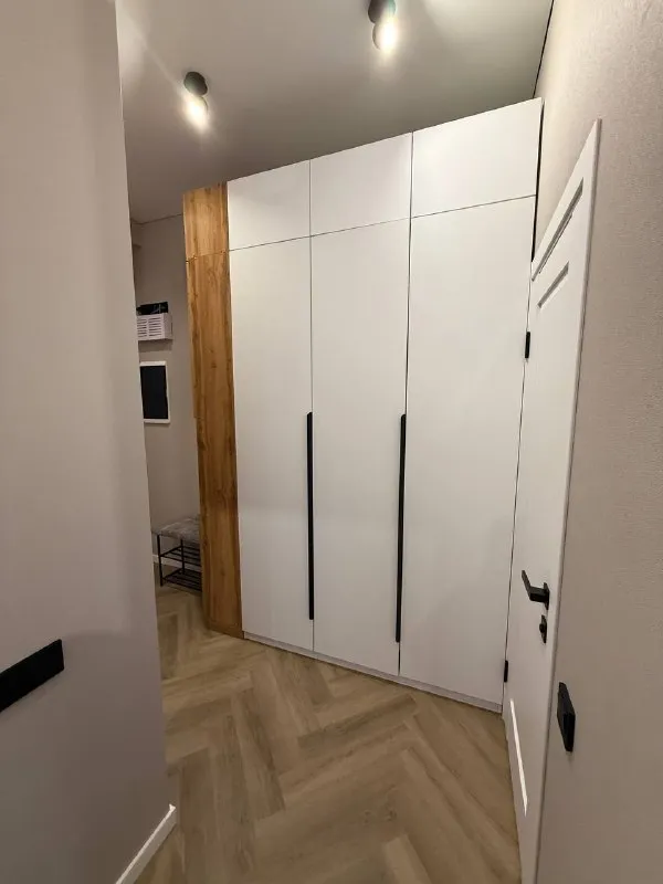 Студия, 30 м²
М останкино

• 5 Мин пешком
• 8 Этаж из 30
• Ул академика королева 21, на карте

100 000 ₽/Мес, без комиссии
Большой гайд по аренде

Стиральная машина • интернет • мебель • холодильник • посудомойка • кондиционер • с детьми • телевизор • лифт • мусоропровод • консьерж • с животными

Район марфино
Чистота 4.46 транспорт 4.11
Парки и скверы 4.56

Собственник. Жк бизнес класса, на долгосрочную аренду от 6 мес залог 100.000 к/у 3-4к руб хозяин в другом городе, приезжает раз в мес забрать нал все магазины рядом метро рядом 3 ветки

Имя ф, написать
Уровень доверия средний 🆗
Выложить квартиру бесплатно - фотография - 6