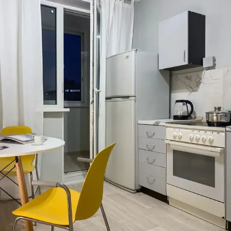 Комната, 13.5 м²
М перово

• 7 Мин пешком
• 2-Комнатная квартира
• 4 Этаж из 12
• Ул перовская 39 к3, на карте

40 000 ₽/Мес, без комиссии
Большой гайд по аренде

Холодильник • стиральная машина • интернет • мебель • лифт • мусоропровод • посудомойка • кондиционер • с животными • с детьми • телевизор • консьерж

Район перово
Чистота 3.24 транспорт 4.43
Парки и скверы 4.53

Агент. Тихий и уютный двор, есть стихийная парковка. Квартира расположена в хорошем районе: 4 минут до магазинов «вкусвилл» и «пятерочка». Чуть дальше расположен тц «перово молл» всего 5 минут займет выбраться на прогулку по петровскому парку и 25 минут в лесопарк «косино-ухтомский», где расположен музей-усадьба «кусково».

Elena, написать
Уровень доверия средний 🆗
Выложить квартиру бесплатно - фотография - 5
