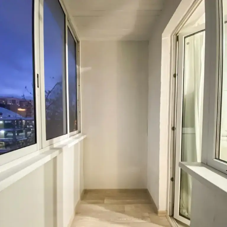 Комната, 13.5 м²
М перово

• 7 Мин пешком
• 2-Комнатная квартира
• 4 Этаж из 12
• Ул перовская 39 к3, на карте

40 000 ₽/Мес, без комиссии
Большой гайд по аренде

Холодильник • стиральная машина • интернет • мебель • лифт • мусоропровод • посудомойка • кондиционер • с животными • с детьми • телевизор • консьерж

Район перово
Чистота 3.24 транспорт 4.43
Парки и скверы 4.53

Агент. Тихий и уютный двор, есть стихийная парковка. Квартира расположена в хорошем районе: 4 минут до магазинов «вкусвилл» и «пятерочка». Чуть дальше расположен тц «перово молл» всего 5 минут займет выбраться на прогулку по петровскому парку и 25 минут в лесопарк «косино-ухтомский», где расположен музей-усадьба «кусково».

Elena, написать
Уровень доверия средний 🆗
Выложить квартиру бесплатно - фотография - 6