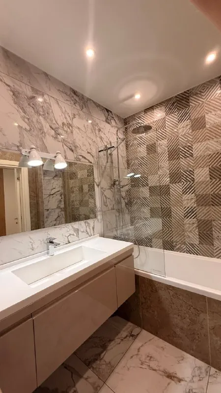 3-Комн квартира, 71 м²
М курьяново

• 5 Мин пешком
• 5 Этаж из 15
• Ул донецкая 34 к1, на карте

120 000 ₽/Мес, без комиссии
Большой гайд по аренде

Холодильник • стиральная машина • интернет • мебель • посудомойка • кондиционер • с детьми • телевизор • лифт • с животными • мусоропровод • консьерж

Район марьино
Чистота 3.85 транспорт 4.33
Парки и скверы 4.67

Собственник. Квартира готова к заселению, на длительный срок, окна во двор и на улицу. Вся техника, духовка микроволновка варочная вытяжка холодильник измельчитель посудомойка стиралка, кондиционеры в каждой комнате. Залог 120к, коммуналка по счетчикам. Тихие соседи, рядом магазины, кафе, школа, сад, парк, набережная. © предоплату до просмотра просят только мошенники!

Pavel t, написать
Уровень доверия низкий ⚠️
Выложить квартиру бесплатно - фотография - 3