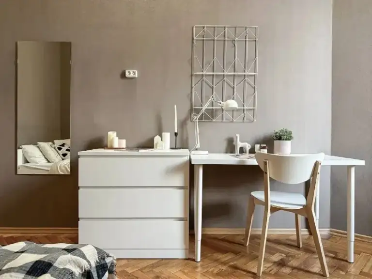 Комната, 15 м²
М киевская
• 15 Мин пешком
• 8-Комнатная квартира
• 2 Этаж из 6
• Пр-кт кутузовский 18, на карте
48 000 ₽/Мес, без комиссии
Большой гайд по аренде
Холодильник • стиральная машина • интернет • мебель • лифт • мусоропровод • консьерж • посудомойка • кондиционер • с животными • с детьми • телевизор
Район дорогомилово
Чистота 4.30 транспорт 5.00
Парки и скверы 4.09
Агент. Квартира в сталинской высотке! Располагается в одном из самых дорогих и престижных районов столицы, качественная историческая застройка и современная инфраструктура. Ухоженный подъезд с консьержем. В пешей доступности москва сити и все необходимое для комфортной жизни в мегаполисе.
Elena, написать
Уровень доверия средний 🆗
Выложить квартиру бесплатно - фотография - 3