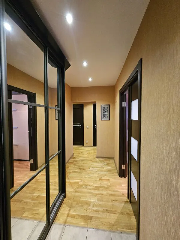 2-Комн квартира, 56 м²
М бунинская аллея
• 10 Мин пешком
• 9 Этаж из 9
• Ул южнобутовская 137, на карте
75 000 ₽/Мес, без комиссии
Большой гайд по аренде
Интернет • мебель • холодильник • стиральная машина • телевизор • мусоропровод • лифт • с детьми • посудомойка • кондиционер • с животными • консьерж
Район южное бутово
Чистота 4.24 транспорт 3.99
Парки и скверы 4.89
Собственник. Квартира готова к заселению! Сдаётся на долгий срок. Квартира уютная, просторная, с большим количеством мест для хранения вещей, прекрасной кухней, 2 балконами и чудесным видом из окон. Шаговая дрступность до метро! Рядом крупный тц, фитнес клубы, пвз, в доме есть супермаркет. © предоплату до просмотра просят только мошенники!
Svetlana, написать
Уровень доверия низкий ⚠️
Выложить квартиру бесплатно - фотография - 3