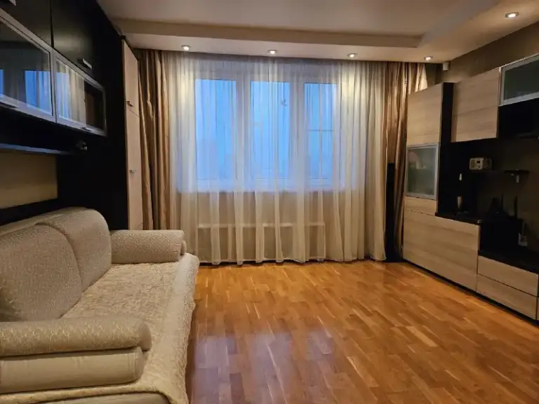 2-Комн квартира, 56 м²
М бунинская аллея
• 10 Мин пешком
• 9 Этаж из 9
• Ул южнобутовская 137, на карте
75 000 ₽/Мес, без комиссии
Большой гайд по аренде
Интернет • мебель • холодильник • стиральная машина • телевизор • мусоропровод • лифт • с детьми • посудомойка • кондиционер • с животными • консьерж
Район южное бутово
Чистота 4.24 транспорт 3.99
Парки и скверы 4.89
Собственник. Квартира готова к заселению! Сдаётся на долгий срок. Квартира уютная, просторная, с большим количеством мест для хранения вещей, прекрасной кухней, 2 балконами и чудесным видом из окон. Шаговая дрступность до метро! Рядом крупный тц, фитнес клубы, пвз, в доме есть супермаркет. © предоплату до просмотра просят только мошенники!
Svetlana, написать
Уровень доверия низкий ⚠️
Выложить квартиру бесплатно - фотография - 5