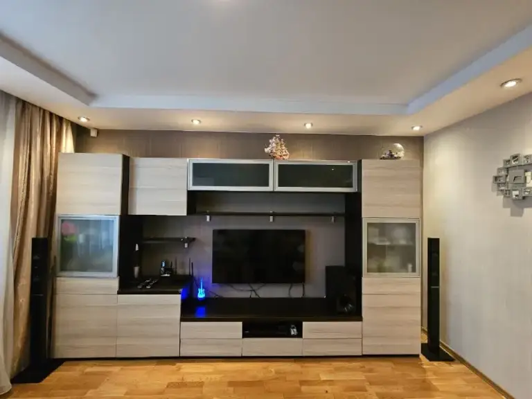 2-Комн квартира, 56 м²
М бунинская аллея
• 10 Мин пешком
• 9 Этаж из 9
• Ул южнобутовская 137, на карте
75 000 ₽/Мес, без комиссии
Большой гайд по аренде
Интернет • мебель • холодильник • стиральная машина • телевизор • мусоропровод • лифт • с детьми • посудомойка • кондиционер • с животными • консьерж
Район южное бутово
Чистота 4.24 транспорт 3.99
Парки и скверы 4.89
Собственник. Квартира готова к заселению! Сдаётся на долгий срок. Квартира уютная, просторная, с большим количеством мест для хранения вещей, прекрасной кухней, 2 балконами и чудесным видом из окон. Шаговая дрступность до метро! Рядом крупный тц, фитнес клубы, пвз, в доме есть супермаркет. © предоплату до просмотра просят только мошенники!
Svetlana, написать
Уровень доверия низкий ⚠️
Выложить квартиру бесплатно - фотография - 6