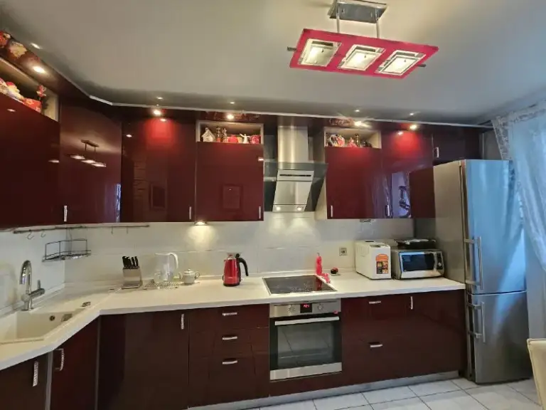 2-Комн квартира, 56 м²
М бунинская аллея
• 10 Мин пешком
• 9 Этаж из 9
• Ул южнобутовская 137, на карте
75 000 ₽/Мес, без комиссии
Большой гайд по аренде
Интернет • мебель • холодильник • стиральная машина • телевизор • мусоропровод • лифт • с детьми • посудомойка • кондиционер • с животными • консьерж
Район южное бутово
Чистота 4.24 транспорт 3.99
Парки и скверы 4.89
Собственник. Квартира готова к заселению! Сдаётся на долгий срок. Квартира уютная, просторная, с большим количеством мест для хранения вещей, прекрасной кухней, 2 балконами и чудесным видом из окон. Шаговая дрступность до метро! Рядом крупный тц, фитнес клубы, пвз, в доме есть супермаркет. © предоплату до просмотра просят только мошенники!
Svetlana, написать
Уровень доверия низкий ⚠️
Выложить квартиру бесплатно - фотография - 8