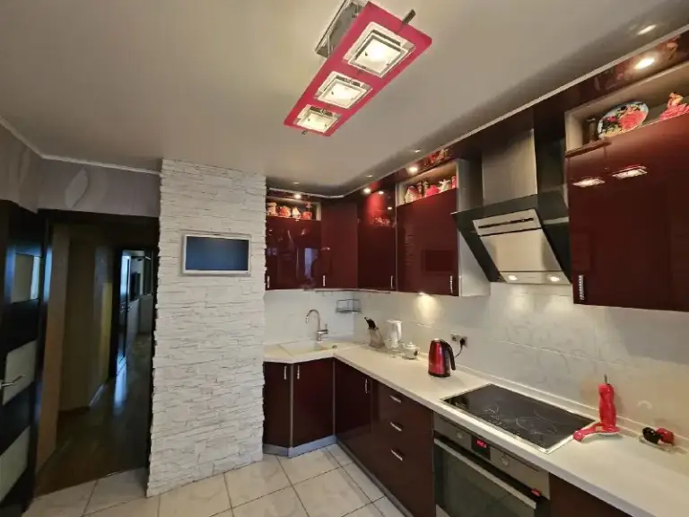 2-Комн квартира, 56 м²
М бунинская аллея
• 10 Мин пешком
• 9 Этаж из 9
• Ул южнобутовская 137, на карте
75 000 ₽/Мес, без комиссии
Большой гайд по аренде
Интернет • мебель • холодильник • стиральная машина • телевизор • мусоропровод • лифт • с детьми • посудомойка • кондиционер • с животными • консьерж
Район южное бутово
Чистота 4.24 транспорт 3.99
Парки и скверы 4.89
Собственник. Квартира готова к заселению! Сдаётся на долгий срок. Квартира уютная, просторная, с большим количеством мест для хранения вещей, прекрасной кухней, 2 балконами и чудесным видом из окон. Шаговая дрступность до метро! Рядом крупный тц, фитнес клубы, пвз, в доме есть супермаркет. © предоплату до просмотра просят только мошенники!
Svetlana, написать
Уровень доверия низкий ⚠️
Выложить квартиру бесплатно - фотография - 9