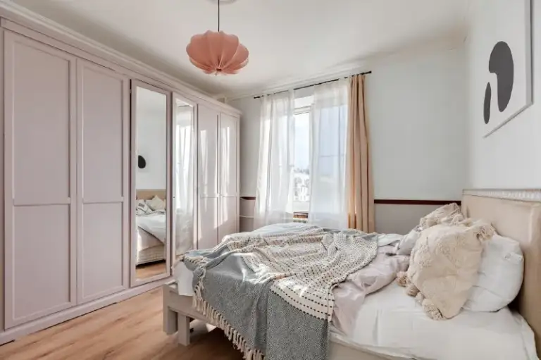 Комната, 15 м²
М университет

• 18 Мин пешком
• 3-Комнатная квартира
• 7 Этаж из 8
• Пр-кт ленинский 62/1, на карте

41 000 ₽/Мес, без комиссии
Большой гайд по аренде

Холодильник • стиральная машина • интернет • мебель • мусоропровод • лифт • посудомойка • кондиционер • с животными • с детьми • телевизор • консьерж

Гагаринский район
Чистота 4.47 транспорт 4.63
Парки и скверы 4.89

Агент. Дом расположен в престижном районе москвы. В самом доме - магнолия, вкусвилл, пекарня, сбербанк, салон красоты. В пешей доступности множество ресторанов и кафе, продуктовых магазинов, бутиков, аптек. В непосредственной близости мгу, воробьевы горы, академический парк.

Elena, написать
Уровень доверия средний 🆗
Выложить квартиру бесплатно - фотография - 2
