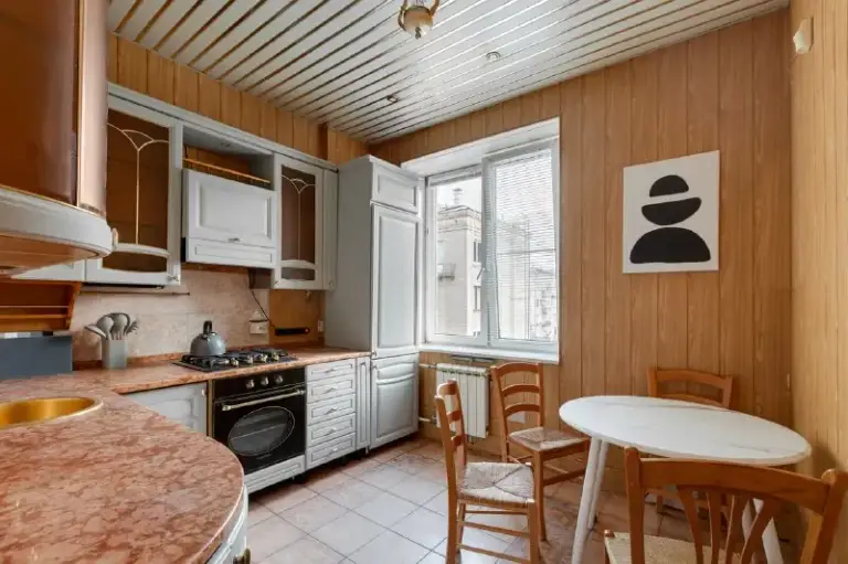 Комната, 15 м²
М университет

• 18 Мин пешком
• 3-Комнатная квартира
• 7 Этаж из 8
• Пр-кт ленинский 62/1, на карте

41 000 ₽/Мес, без комиссии
Большой гайд по аренде

Холодильник • стиральная машина • интернет • мебель • мусоропровод • лифт • посудомойка • кондиционер • с животными • с детьми • телевизор • консьерж

Гагаринский район
Чистота 4.47 транспорт 4.63
Парки и скверы 4.89

Агент. Дом расположен в престижном районе москвы. В самом доме - магнолия, вкусвилл, пекарня, сбербанк, салон красоты. В пешей доступности множество ресторанов и кафе, продуктовых магазинов, бутиков, аптек. В непосредственной близости мгу, воробьевы горы, академический парк.

Elena, написать
Уровень доверия средний 🆗
Выложить квартиру бесплатно - фотография - 5