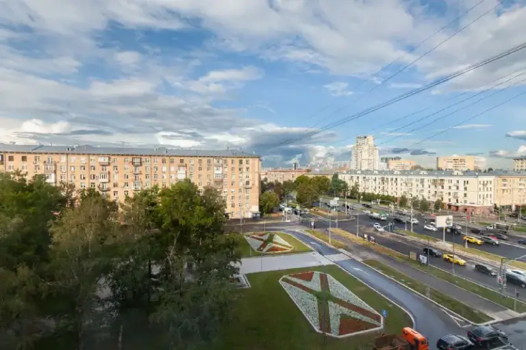 Комната, 15 м²
М университет

• 18 Мин пешком
• 3-Комнатная квартира
• 7 Этаж из 8
• Пр-кт ленинский 62/1, на карте

41 000 ₽/Мес, без комиссии
Большой гайд по аренде

Холодильник • стиральная машина • интернет • мебель • мусоропровод • лифт • посудомойка • кондиционер • с животными • с детьми • телевизор • консьерж

Гагаринский район
Чистота 4.47 транспорт 4.63
Парки и скверы 4.89

Агент. Дом расположен в престижном районе москвы. В самом доме - магнолия, вкусвилл, пекарня, сбербанк, салон красоты. В пешей доступности множество ресторанов и кафе, продуктовых магазинов, бутиков, аптек. В непосредственной близости мгу, воробьевы горы, академический парк.

Elena, написать
Уровень доверия средний 🆗
Выложить квартиру бесплатно - фотография - 9