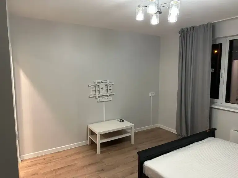 1-Комн квартира, 39.4 м²
М бунинская аллея

• 10 Мин пешком
• 2 Этаж из 9
• Ул академика семёнова 15, на карте

60 000 ₽/Мес, без комиссии
Большой гайд по аренде

Холодильник • стиральная машина • интернет • мебель • кондиционер • с животными • с детьми • мусоропровод • лифт • посудомойка • телевизор • консьерж

Район южное бутово
Чистота 4.24 транспорт 3.99
Парки и скверы 4.89

Собственник. Свободна к заселению. Сдается на длительный период. Свежий ремонт. Окна выходят во двор. Район с развитой инфраструктурой, в шаговой доступности магазины, школа, сад, обновленная поликлиника. Рядом находится парк южное бутово, пруд. Квартира с мебелью, посудой, гардеробной и теплым полом. Залог 60000, коммунальные услуги: по счетчикам. © предоплату до просмотра просят только мошенники!

Александра, написать
Уровень доверия низкий ⚠️
Выложить квартиру бесплатно - фотография - 3