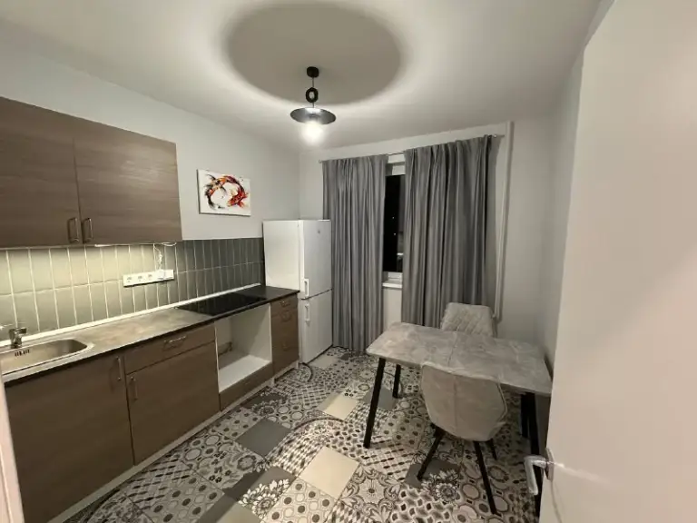 1-Комн квартира, 39.4 м²
М бунинская аллея

• 10 Мин пешком
• 2 Этаж из 9
• Ул академика семёнова 15, на карте

60 000 ₽/Мес, без комиссии
Большой гайд по аренде

Холодильник • стиральная машина • интернет • мебель • кондиционер • с животными • с детьми • мусоропровод • лифт • посудомойка • телевизор • консьерж

Район южное бутово
Чистота 4.24 транспорт 3.99
Парки и скверы 4.89

Собственник. Свободна к заселению. Сдается на длительный период. Свежий ремонт. Окна выходят во двор. Район с развитой инфраструктурой, в шаговой доступности магазины, школа, сад, обновленная поликлиника. Рядом находится парк южное бутово, пруд. Квартира с мебелью, посудой, гардеробной и теплым полом. Залог 60000, коммунальные услуги: по счетчикам. © предоплату до просмотра просят только мошенники!

Александра, написать
Уровень доверия низкий ⚠️
Выложить квартиру бесплатно - фотография - 6