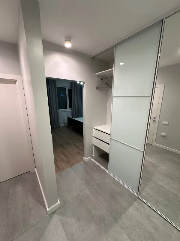 1-Комн квартира, 39.4 м²
М бунинская аллея

• 10 Мин пешком
• 2 Этаж из 9
• Ул академика семёнова 15, на карте

60 000 ₽/Мес, без комиссии
Большой гайд по аренде

Холодильник • стиральная машина • интернет • мебель • кондиционер • с животными • с детьми • мусоропровод • лифт • посудомойка • телевизор • консьерж

Район южное бутово
Чистота 4.24 транспорт 3.99
Парки и скверы 4.89

Собственник. Свободна к заселению. Сдается на длительный период. Свежий ремонт. Окна выходят во двор. Район с развитой инфраструктурой, в шаговой доступности магазины, школа, сад, обновленная поликлиника. Рядом находится парк южное бутово, пруд. Квартира с мебелью, посудой, гардеробной и теплым полом. Залог 60000, коммунальные услуги: по счетчикам. © предоплату до просмотра просят только мошенники!

Александра, написать
Уровень доверия низкий ⚠️
Выложить квартиру бесплатно - фотография - 9