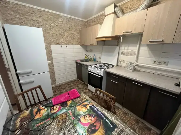 1-Комн квартира, 39 м²
М бульвар рокоссовского
• 5 Мин на транспорте
• 1 Этаж из 9
• Ш открытое 21 к13, на карте
55 000 ₽/Мес, без комиссии
Большой гайд по аренде
Лифт • холодильник • посудомойка • стиральная машина • с животными • кондиционер • интернет • мебель • с детьми • телевизор • мусоропровод • консьерж
Район метрогородок
Чистота 3.60 транспорт 3.84
Парки и скверы 4.08
Собственник. Квартира от собственника ! Жильё полностью готово к заезду (все необходимое есть как на фото). Свежий ремонт, продуманная планировка, чистый подъезд; все окна в хорошем состоянии и выходят во двор. В 5 минутах ходьбы супермаркеты, аптеки, пекарни, пункты выдачи заказов; агентам просьба не беспокоить сдаю лично! Показ возможен в удобное время! © предоплату до просмотра просят только мошенники!
Viktor s, написать
Уровень доверия низкий ⚠️
Выложить квартиру бесплатно - фотография - 3