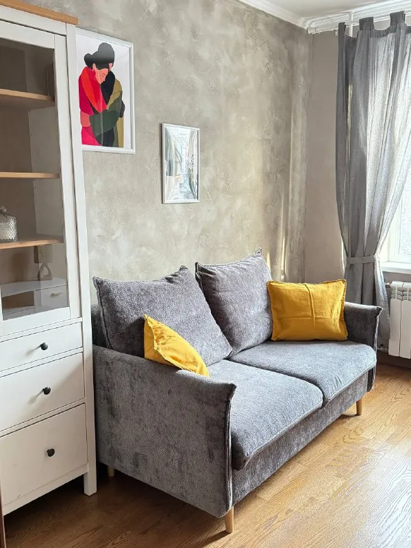 2-Комн квартира, 44 м²
М профсоюзная

• 5 Мин пешком
• 3 Этаж из 10
• Ул профсоюзная 42 к1, на карте

90 000 ₽/Мес, без комиссии
Большой гайд по аренде

Интернет • мебель • холодильник • стиральная машина • посудомойка • кондиционер • с детьми • мусоропровод • лифт • с животными • телевизор • консьерж

Район черёмушки
Чистота 4.54 транспорт 4.30
Парки и скверы 4.55

Собственник. На длительный срок есть: посудомойка, стирально-сушильная машина, измельчитель отходов, 3 кондиционера, 2 бризера ballu. Кровать 160x200, новый матрас аскона (2 жесткости), шкаф-купе >3 м, диван раскладывается в 150x200. Дом после капремонта стояков, фасада и крыши. Подъезд ухоженный, соседи интеллигентные. Без животных, мы аллергики. Залог 90000 © предоплату до просмотра просят только мошенники!

Veronika, написать
Уровень доверия низкий ⚠️
Выложить квартиру бесплатно - фотография - 3