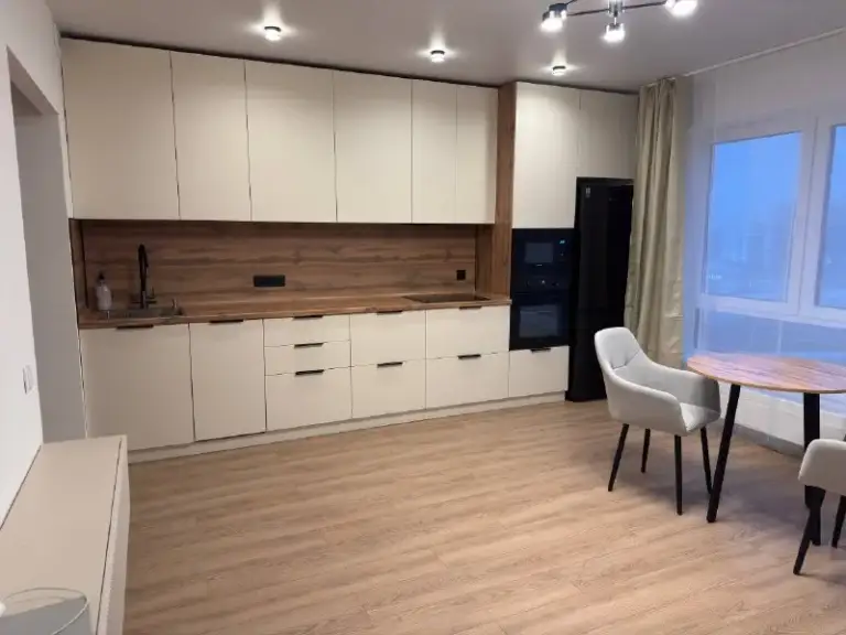 3-Комн квартира, 51 м²
М потапово

• 2 Мин пешком
• 14 Этаж из 17
• Ул александры монаховой 83, на карте

95 000 ₽/Мес, без комиссии
Большой гайд по аренде

Холодильник • стиральная машина • интернет • мебель • посудомойка • лифт • кондиционер • с животными • с детьми • телевизор • мусоропровод • консьерж

Собственник. Собственник, дата заселения самая ближайшая, есть залог. Окна выходят во двор. Вся инфраструктура у дома есть - магазины, кафе и школы © предоплату до просмотра просят только мошенники!

Тема, написать
Уровень доверия низкий ⚠️
Выложить квартиру бесплатно - фотография - 2