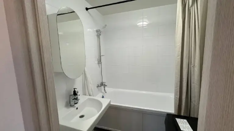 3-Комн квартира, 51 м²
М потапово

• 2 Мин пешком
• 14 Этаж из 17
• Ул александры монаховой 83, на карте

95 000 ₽/Мес, без комиссии
Большой гайд по аренде

Холодильник • стиральная машина • интернет • мебель • посудомойка • лифт • кондиционер • с животными • с детьми • телевизор • мусоропровод • консьерж

Собственник. Собственник, дата заселения самая ближайшая, есть залог. Окна выходят во двор. Вся инфраструктура у дома есть - магазины, кафе и школы © предоплату до просмотра просят только мошенники!

Тема, написать
Уровень доверия низкий ⚠️
Выложить квартиру бесплатно - фотография - 8