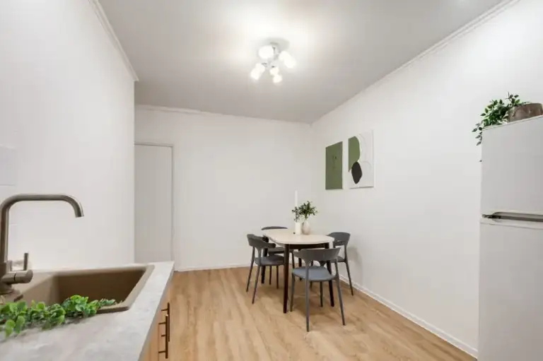 Комната, 8.3 м²
М пятницкое шоссе

• 8 Мин на транспорте
• 4-Комнатная квартира
• 4 Этаж из 32
• Ул муравская 38 к4 литера б, на карте

36 000 ₽/Мес, без комиссии
Большой гайд по аренде

Холодильник • стиральная машина • интернет • мебель • лифт • посудомойка • кондиционер • с животными • с детьми • телевизор • мусоропровод • консьерж

Агент. Сдается в аренду стильная комната в современном жилом квартале. Уютное пространство как из pinterest оборудовано всем необходимым: удобная кровать со столиком для декора, рабочее место, вместительный шкаф, комод, зеркало в полный рост и дизайнерские картины. Светлая квартира с приятным интерьером создана комфортной, размеренной жизни.

Elena, написать
Уровень доверия средний 🆗
Выложить квартиру бесплатно - фотография - 5