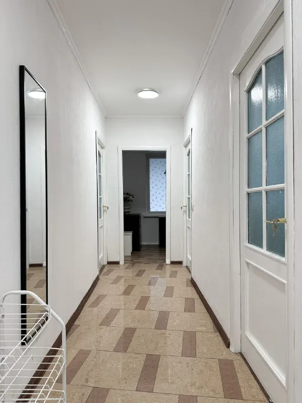 Комната, 14.4 м²
М ясенево

• 4 Мин пешком
• 3-Комнатная квартира
• 9 Этаж из 9
• Пр-кт новоясеневский 32 к3, на карте

38 000 ₽/Мес, без комиссии
Большой гайд по аренде

Холодильник • стиральная машина • интернет • мебель • телевизор • лифт • мусоропровод • посудомойка • кондиционер • с животными • с детьми • консьерж

Район ясенево
Чистота 4.69 транспорт 4.61
Парки и скверы 5.00

Агент. Сдается благоустроенная комната в квартире рядом с метро. Стильное пространство с приятным интерьером оборудовано всем необходимым: удобная кровать с тумбой и торшером для чтения перед сном, минималистичное рабочее место, винтажный шкаф, комод и большое зеркало. Светлая квартира со стильной мебелью создана для комфортного проживания и отдыха.

Elena, написать
Уровень доверия средний 🆗
Выложить квартиру бесплатно - фотография - 8