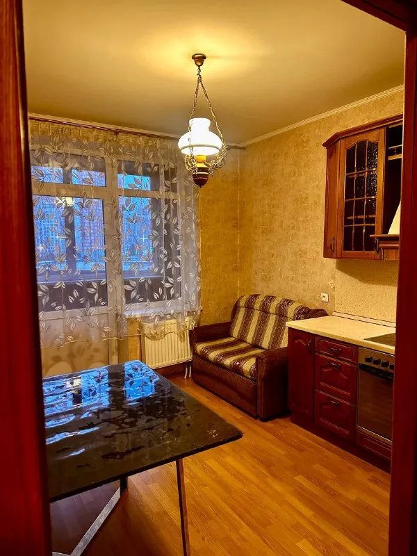 1-Комн квартира, 46 м²
М медведково
• 20 Мин на транспорте
• 4 Этаж из 15
• Мытищи, ул мира 30, на карте
Холодильник • стиральная машина • интернет • мебель • телевизор • лифт • с детьми • посудомойка • кондиционер • с животными • мусоропровод • консьерж
Собственник. Сдается от собственника, светлая и очень просторная однокомнатная квартира, полностью готова к заселению для семьи из 2-3 человек. Удобное расположение - рядом трц, магазины, остановка в 1 мин от дома. До медведково 20 мин, хорошая транспортная доступность. 2 огромных лоджии, большая кухня со спальным местом. Залог 46000
Аукцион! Предложи цену в комментариях с рассказом о себе. Собственник напишет в лс на лучшее предложение.
Выложить квартиру бесплатно - фотография - 7