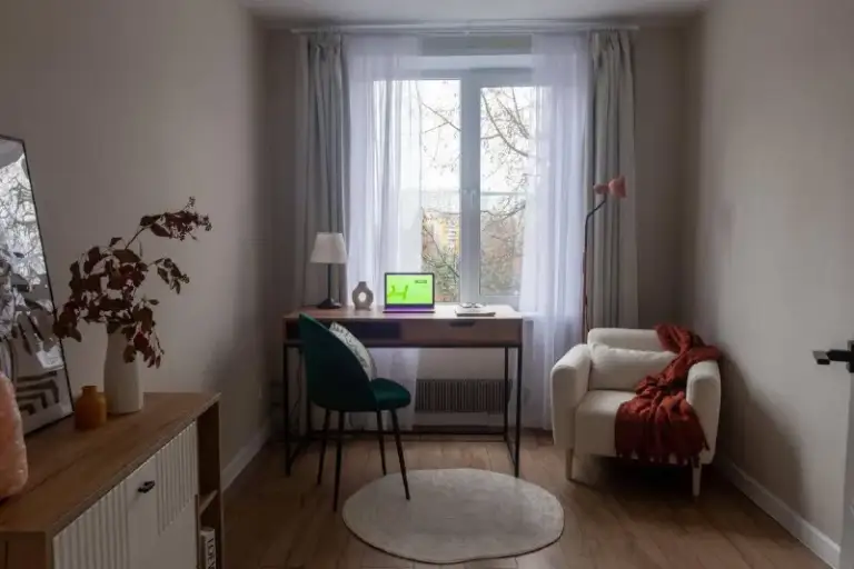 М. Ясенево
2-К квартира
▫️Б-р литовский, д. 6к3
Друзья, сдаем двушку на четверотом этаже - 43 м². 5 минут до метро.
Окна во двор. Квартира только после ремонта, еще никто не жил. Большая спальня с отдельной гардеробной, с удобной кроватью. Вторая комната оборудована под кабинет, но можно оборудовать под себя. Вся квартира очень светлая, есть все что нужно для жизни.
Развита инфраструкту, есть 4 тц, много поликлин, школ, дет. Садов, фитнес залов, недалеко есть мореон. Много парковочных мест, никогда не было проблем с парковкой.
Pets friendly
Цена: 100.000₽. Залог.
Контакты @katiavdeeva77
➡️Предоплату/бронь/заморозку денег/автооплату до просмотра квартиры не вносить! Если по этому объявлению спрашивают какую либо оплату сообщите по контактам в описании канала. - фотография - 6