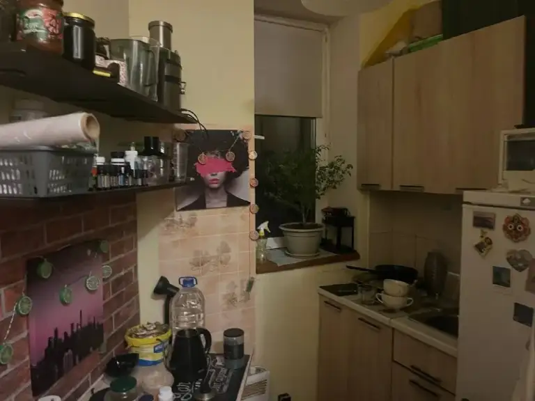 Небольшая 1 к. Квартира 32 м² у метро румянцево!
Сдаётся просторная квартира с небольшой кухней 32м² всего в 20 мин пешком от м. Румянцево/тютчевская. Рядом теплый стан (на машине 5 минут).
✅
• Отдельная небольшая кухня — готовьте с удовольствием, без запахов в жилой зоне
• Вся необходимая техника: холодильник и стиральная машина, свой бойлер
✅ Условия:
• 30 000 ₽/Мес. — всё включено (коммуналка уже в стоимости)
• Парковка — доступна за доплату
• Залог — 30000 ₽ (это ваша оплата последнего месяца)
Идеально для одного человека или пары.
📱 Готовы посмотреть? Пишите или звоните — договоримся о просмотре!
+79523776131
Въезд завтра
➡️Предоплату/бронь/заморозку денег/автооплату до просмотра квартиры не вносить! Если по этому объявлению спрашивают какую либо оплату сообщите по контактам в описании канала. - фотография - 2