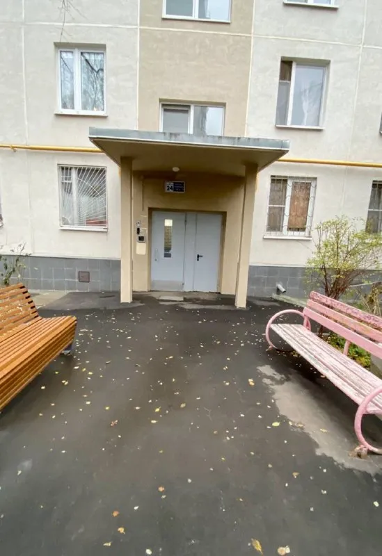 Сдаётся уютная однокомнатная квартира у метро академическая!
📍 Отличная локация:
· Всего 10 минут пешком до метро.
· Зелёный, уютный и тихий район.
· Окна выходят на бульвар.
· Высокий 1-й этаж.
💰 Выгодные условия от собственника:
· 52 000 Рублей в месяц.
· Депозит — 40 000 (есть возможность разбить на 2 месяца).
· Без комиссий!
🏡 Квартира полностью оборудована:
· Вся необходимая техника: плита, холодильник, стиральная машина, микроволновка, телевизор, пылесос.
· Ортопедический матрас.
· Пластиковые окна, новая входная дверь.
🛒 Вся инфраструктура рядом:
· Во дворе — супермаркет «перекрёсток», в дома авоська и другие магазины.
· Школы, детские сады, фитнес-центр в доме.
Просмотры проводятся в субботу, 20 декабря.
Пишите, чтобы назначить время и задать вопросы:
👉 @Tatden - фотография - 10