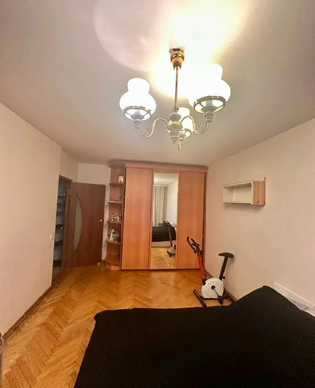 Сдаётся уютная однокомнатная квартира у метро академическая!
📍 Отличная локация:
· Всего 10 минут пешком до метро.
· Зелёный, уютный и тихий район.
· Окна выходят на бульвар.
· Высокий 1-й этаж.
💰 Выгодные условия от собственника:
· 52 000 Рублей в месяц.
· Депозит — 40 000 (есть возможность разбить на 2 месяца).
· Без комиссий!
🏡 Квартира полностью оборудована:
· Вся необходимая техника: плита, холодильник, стиральная машина, микроволновка, телевизор, пылесос.
· Ортопедический матрас.
· Пластиковые окна, новая входная дверь.
🛒 Вся инфраструктура рядом:
· Во дворе — супермаркет «перекрёсток», в дома авоська и другие магазины.
· Школы, детские сады, фитнес-центр в доме.
Просмотры проводятся в субботу, 20 декабря.
Пишите, чтобы назначить время и задать вопросы:
👉 @Tatden - фотография - 4