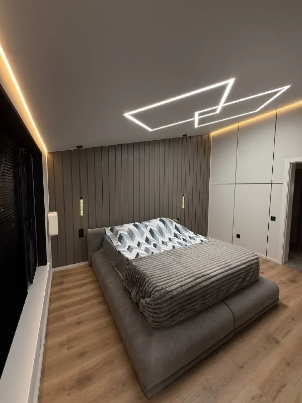 Сдается посуточно или на месяц 📌
🏡 Новый дизайнерский дом с баней и горячей купелью — премиум-отдых в элитном поселке level house, г. Серпухов
🌿 В доме:
— 4 Уютные спальни, три комнаты с отдельной гардеробной.
— Во всем доме стоят очистители воздуха.
— Просторная гостиная с большим телевизором и playstation 5 с двумя джойстиками, fifa24, it takes two и mortal kombat
— Настольные игры( мафия, монополия, набор для покера и другое) колонка для весёлых вечеров;
— Полностью оборудованная кухня с современной техникой: посудомоечная машина, микроволновая печь, духовой шкаф, вытяжка, чайник, необходимая посуда на 10-12 персон.
— 2 Шикарные ванные комнаты, в одной из которых находится душевая кабина, а во второй душевая кабина и белоснежная ванна. Обе оснащены зеркалами с подогревом и музыкой.
— Гигиенические средства: шампунь, гель для душа, зубная щетка, зубная паста, фен, полотенца, тапочки.
— Wi fi
— Теплый пол
— Кондиционеры
🔥 - фотография - 4