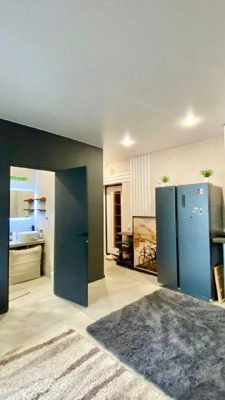 Студия🏙️
М. Некрасовка1️⃣
Сдам студию 27 м² в частном доме 🏡 в 8 минутах ходьбы 🚶♂ от метро некрасовка! Рядом все необходимые магазины, поликлиники, тц и прочее.
Есть все необходимое (заезжай - живи):
1. Кровать
2. Кухня
3. Холодильник
4. Стиралка
5. Микроволновка
6. Плита индукционная
7. Чайник
8. Мебель
9. Тв
10. Интернет 🛜
Студия подойдет для:
- Порядочной девушки или парня!
- Либо для семейной пары (+ 5.000₽ к стоимости аренды в месяц)
В квартире запрещается 🚫:
1. Курить
2. Устраивать любого рода вечеринки
3. Разводить грязь
4. Мусорить во дворе
5. Шуметь в часы тишины
6. Проносить запрещенные вещества
7. Нарушать общественный порядок.
Оформляем договор, предоставлю все необходимые документы!
💳Студия сдаётся за 36.000₽ + фиксированая коммуналка - 3.000₽. Залог - 30.000₽. Заключаемся от полугода.
💌Telegram: @vladislgon
➡️Предоплату/бронь/заморозку денег/автооплату до просмотра квартиры не вносить! Если по этому объявлению спрашивают какую либо оплату сообщите по контактам в описании канала. - фотография - 3