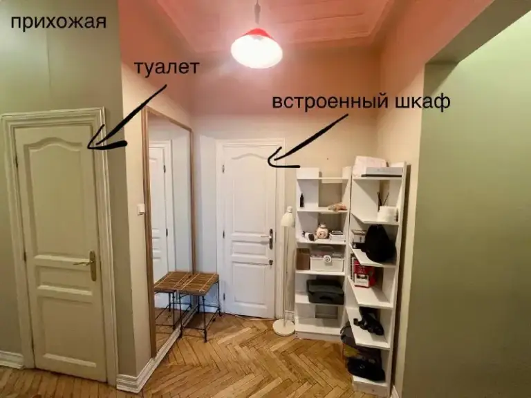 Ищу соседку🔎
М. Красные ворота1️⃣

Всем привет!

✨ Ищу чистоплотную и приятную соседку 30+ для совместного проживания в просторной трёшке. Идеально — без животных, с офисным графиком 5/2.

📍М. Красные ворота, садовая-спасская, 21/1
Высотка после реставрации, вход со стороны тихого двора. Метро буквально в доме, но его совсем не слышно.

🏠 О квартире
2 Этаж, потолки 3,4 м, оригинальная лепнина и паркет, общая площадь 70 м². Третья комната не сдаётся — используется как гардеробная и гостевая. Санузел раздельный, кухня уютная и полностью оборудованная.

🛏️ Комната
16 М², балкон, окна во двор. Из мебели: двуспальная кровать с матрасом, две тумбочки, зеркало, встроенный шкаф, стеллаж, комод, стол и стул.

👩‍💼 Во второй комнате живу я — саша, работаю креативным директором в fashion.

💳Условия:
Аренда комнаты - 45.000₽
Счётчики ~ 1.700₽
Интернет - 800₽
Залог - 45.000₽

🗓 Заезд с 1 января 2026 года
(Возможен более ранний заезд по договорённости с текущей соседкой)

💌Telegram: @ksandra30

➡️Предоплату/бронь/заморозку денег/автооплату до просмотра квартиры не вносить! Если по этому объявлению спрашивают какую либо оплату сообщите по контактам в описании канала. - фотография - 5
