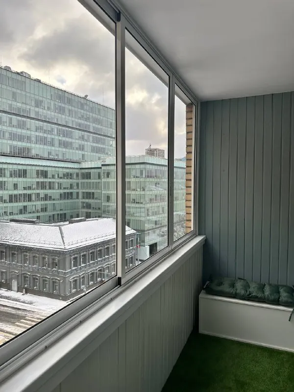 3-К квартира🏙️
М. Павелецкая2️⃣
Просторная квартира (74 м²) с тремя изолированными комнатами и двумя большими балконами.
Сдаётся с мебелью (по желанию можно убрать) и техникой:
- Стиральная машинка bosch
- Посудомоечная машинка bosch
- Холодильник / морозилка
- Газовая плита с духовкой
- Микроволновая печь
- Два кондиционера
- Wi-fi
Большое количество мест хранения, паркетный пол, просторные обустроенные балконы.
Окна выходят на восток. По утрам приятный ненавязчивый свет.
Седьмой этаж кирпичного дома. Адекватные соседи. Тихий закрытый охраняемый двор с детской площадкой.
Очень приятный район. Рядом большое количество кафе и ресторанов (кофемания, yumbaker, в соседнем доме даблби). Супермаркеты: азбука вкуса, вкусвилл, пятёрочка.
Удобная транспортная доступность (рядом - садовое кольцо, до метро павелецкая - пара минут пешком).
💳Цена: 145.000₽. Залог.
💌Telegram: @okpostnikova
➡️Предоплату/бронь/заморозку денег/автооплату до просмотра квартиры не вносить! Если по этому объявлению спрашивают какую либо оплату сообщите по контактам в описании канала. - фотография - 9