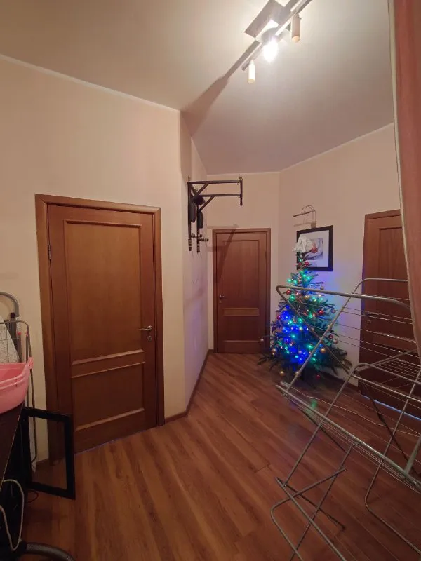 Комната, 12 м²
М шоссе энтузиастов
• 5 Мин на транспорте
• 4-Комнатная квартира
• 4 Этаж из 10
• Ш энтузиастов 70, на карте
23 250 ₽/Мес, без комиссии
Большой гайд по аренде
Холодильник • стиральная машина • интернет • мебель • кондиционер • лифт • мусоропровод • посудомойка • с животными • с детьми • телевизор • консьерж
Район перово
Чистота 3.24 транспорт 4.43
Парки и скверы 4.53
Субаренда. Ищем соседку в сталинку! Высокие потолки, твоя комната с кондиционером и окнами во двор. Вся техника есть. Два санузла (в одном тёплый пол), большая кухня. Рядом куча пунктов выдачи и магазинов. 23250/мес + депозит + комуслуги (~2-3к). Без комиссий. Заезд быстрый
Nkt, написать
Уровень доверия средний 🆗
Выложить квартиру бесплатно - фотография - 7