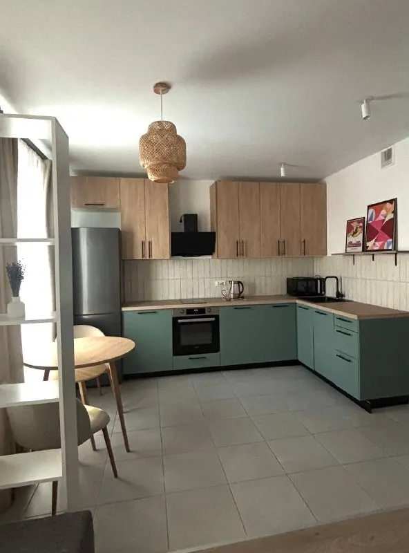 1-Комн квартира, 31 м²
М нижегородская

• 5 Мин пешком
• 28 Этаж из 33
• Ш перовское 2 к3, на карте

Стиральная машина • интернет • мебель • холодильник • посудомойка • с животными • лифт • кондиционер • с детьми • телевизор • мусоропровод • консьерж

Нижегородский район
Чистота 3.25 транспорт 3.94
Парки и скверы 3.24

Собственник. Квартира от собственника, доступна с января на долгий срок. Без балкона и лоджий, окна выходят во двор. Залог - 70000 рублей. Коммунальные услуги оплачиваются отдельно. Магазины у дома - вкусвилл, wb, ozon, пятерочка. © предоплату до просмотра просят только мошенники!

Аукцион! Предложи цену в комментариях с рассказом о себе. Собственник напишет в лс на лучшее предложение.
Выложить квартиру бесплатно - фотография - 3