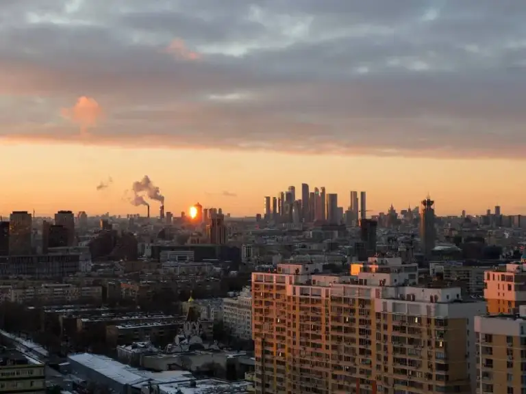 М. Волгоградский проспект
Студия
Друзья, привет☀️
Сдаем свою видовую студию в жк первый дубровский, 25 м²
ⓜ️3 Минуты от м. Волгоградский проспект
🌇На 28 этаже с потрясающим видом на центр москвы
🥇Сдается впервые
🌸Хотим сдать в долгосрочную аренду, но открыты к обсуждению
❣️Мы с мужем (@seeker8529 и @futuristsp) покупали ее для себя, но в процессе стало понятно, что нас будет больше 🐣 поэтому мебель и техника хорошего качества, как для себя
☑️ Квартира готова для проживания:
- Стиральная машина
- Холодильник
- Варочная панель
- Микроволновка
- Кондиционер
- Шикарный диван-кровать из ортопедической пены для 1-2 человек
- Раздвижной стол
- 2 Огромных шкафа
- Гладилка, утюг, пылесос, посуда, вайфай
🏡 Особенности:
- Окна в сторону центра москвы, потрясающий вид на закат
- Закрытый двор-парк без машин
- В доме уже функционируют пвз вайлдберис и озон, есть кафе
- 2 Станции метро и вы на таганке
‼️Готовы обсудить более выгодные условия, тк уезжаем в другой город‼️
Цена: 70.000₽ + ку
Залог 70.000₽, можем разбить на 2 месяца
Контакты @futuristsp
➡️Предоплату/бронь/заморозку денег/автооплату до просмотра квартиры не вносить! Если по этому объявлению спрашивают какую либо оплату сообщите по контактам в описании канала. - фотография - 2
