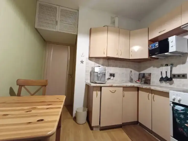 1-К квартира🏙️
Мцд-3 моссельмаш🚆
1-Комнатная - заезжай и живи 🏡✨
Сдаётся уютная, чистая 1-комнатная квартира.
Заселение - в ближайшее время.
Без комиссии.
💳Цена: 57.000₽/месяц + залог. Вода/свет по счётчикам + интернет оплачиваются отдельно.
Дом:
- Свежий кирпичный дом, один подъезд
- 2 Лифта
- Консьерж
В квартире:
- Балкон
- 5 Этаж
- Wi-fi скоростной
- Электроплита, посуда, бытовая техника, столовые приборы
- 2 Рабочих стола
- Кладовка/ гардеробная
- 38 М²
Локация:
- 5 Минут до d3 “моссельмаш”
- 18 Минут до м. “селигерская”
- Рядом новый тц “северный авеню”
- Хороший спортзал рядом
- Тихий двор, пруд в минуте ходьбы
- Wb в доме
Срок аренды: договор на 3 месяца. Дальше - по договорённости, если всем комфортно, можем продлить.
💌Telegram: @vsrrvss - фотография - 1