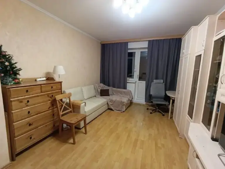 1-К квартира🏙️
Мцд-3 моссельмаш🚆
1-Комнатная - заезжай и живи 🏡✨
Сдаётся уютная, чистая 1-комнатная квартира.
Заселение - в ближайшее время.
Без комиссии.
💳Цена: 57.000₽/месяц + залог. Вода/свет по счётчикам + интернет оплачиваются отдельно.
Дом:
- Свежий кирпичный дом, один подъезд
- 2 Лифта
- Консьерж
В квартире:
- Балкон
- 5 Этаж
- Wi-fi скоростной
- Электроплита, посуда, бытовая техника, столовые приборы
- 2 Рабочих стола
- Кладовка/ гардеробная
- 38 М²
Локация:
- 5 Минут до d3 “моссельмаш”
- 18 Минут до м. “селигерская”
- Рядом новый тц “северный авеню”
- Хороший спортзал рядом
- Тихий двор, пруд в минуте ходьбы
- Wb в доме
Срок аренды: договор на 3 месяца. Дальше - по договорённости, если всем комфортно, можем продлить.
💌Telegram: @vsrrvss - фотография - 4