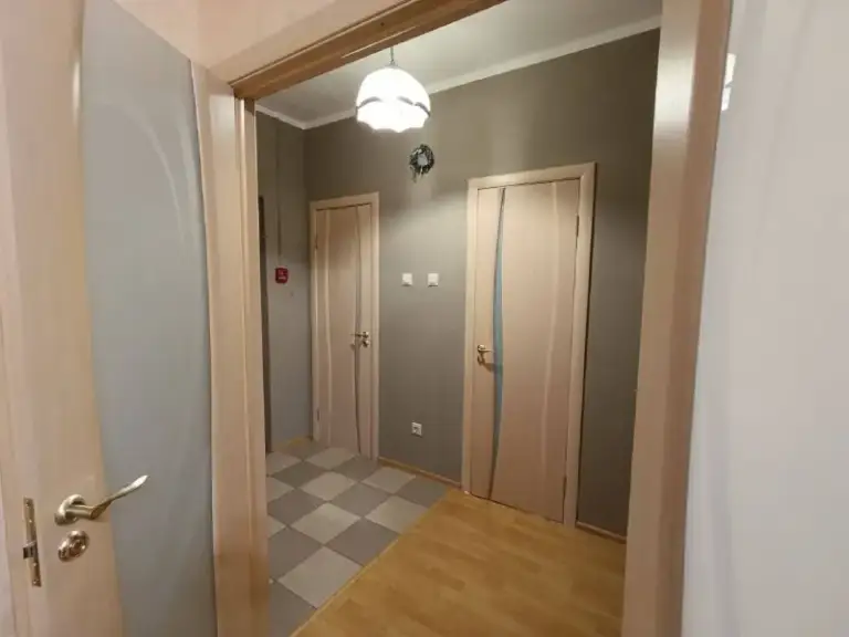 1-К квартира🏙️
Мцд-3 моссельмаш🚆
1-Комнатная - заезжай и живи 🏡✨
Сдаётся уютная, чистая 1-комнатная квартира.
Заселение - в ближайшее время.
Без комиссии.
💳Цена: 57.000₽/месяц + залог. Вода/свет по счётчикам + интернет оплачиваются отдельно.
Дом:
- Свежий кирпичный дом, один подъезд
- 2 Лифта
- Консьерж
В квартире:
- Балкон
- 5 Этаж
- Wi-fi скоростной
- Электроплита, посуда, бытовая техника, столовые приборы
- 2 Рабочих стола
- Кладовка/ гардеробная
- 38 М²
Локация:
- 5 Минут до d3 “моссельмаш”
- 18 Минут до м. “селигерская”
- Рядом новый тц “северный авеню”
- Хороший спортзал рядом
- Тихий двор, пруд в минуте ходьбы
- Wb в доме
Срок аренды: договор на 3 месяца. Дальше - по договорённости, если всем комфортно, можем продлить.
💌Telegram: @vsrrvss - фотография - 5