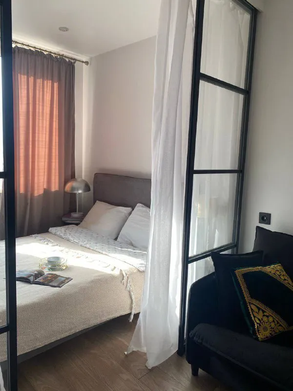 1-К квартира🏙️
Мцд-1 сколково🚆

31,8 М²

📍Адрес: московская область, одинцовский район, бульвар эйнштейна 1

Сдается на продолжительный срок солнечная 1-но комнатная квартира.

Солнце после обеда, очень красивые закаты.
Есть вся необходимая мебель и техника (кондиционер, телевизор и пр). Вместительная гардеробная и лоджия. Спальня отгорожена стеклянной перегородкой.
С окон открывается вид на тц 3 кита, на сколково (бц амальтея, орбион), минское шоссе и на парк трехгорку.

В шаговой доступности сколтех, центральный парк, мещерский лес и др.

Транспортная доступность. В 15 минутах ходьбы мцд сколково. Также можно за 8 минут дойти до остановки 3 кита и доехать до славянского бульвара, парка победы, мцк кутузовская, м. Киевская (до киевской около 20 минут).

В жк есть подземная парковка, и все необходимые магазины: продуктовые, кофейни, салоны красоты, студия йоги и пр.

💳Стоимость: 70.000₽/месяц + вода, электричество и интернет

💌Telegram: @annakoch - фотография - 6