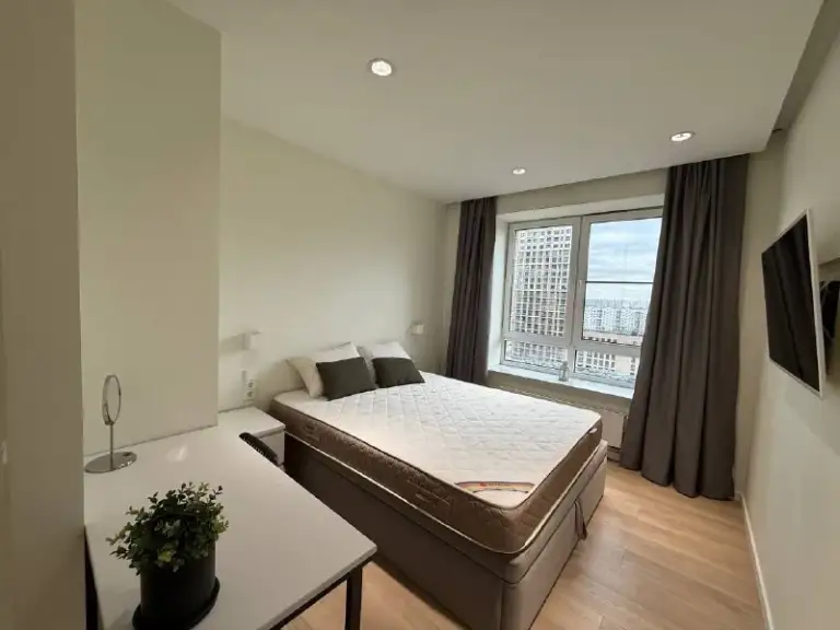 3-Комн квартира, 56.4 м²
М курьяново
• 5 Мин пешком
• 14 Этаж из 32
• Ул донецкая 30 к2, на карте
110 000 ₽/Мес, без комиссии
Большой гайд по аренде
Холодильник • стиральная машина • интернет • мебель • посудомойка • кондиционер • с животными • телевизор • лифт • с детьми • мусоропровод • консьерж
Район марьино
Чистота 3.85 транспорт 4.33
Парки и скверы 4.67
Собственник. Сдаётся стильная евро-трёшка 56 м² с дизайнерским ремонтом. Кухня-гостиная + 2 комнаты. Вся техника: холодильник, посудомойка, стиралка, духовой шкаф, кондиционер. Раздельный санузел, ванная с мрамором. Окна во двор, рядом парк с набережной, магазины у дома. Депозит 100%. Свет и вода отдельно. Клинер 1 раз в подарок. Заселение с 01.02.2026 © предоплату до просмотра просят только мошенники!
Architect m, написать
Уровень доверия низкий ⚠️
Выложить квартиру бесплатно - фотография - 1
